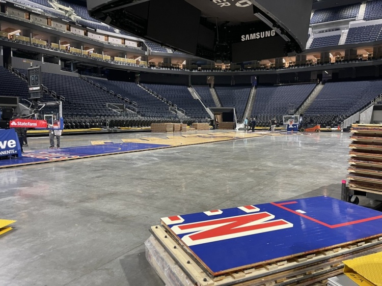 勇日二番战改成全美直播后 勇士主场随之更换地板|勇士_新浪新闻