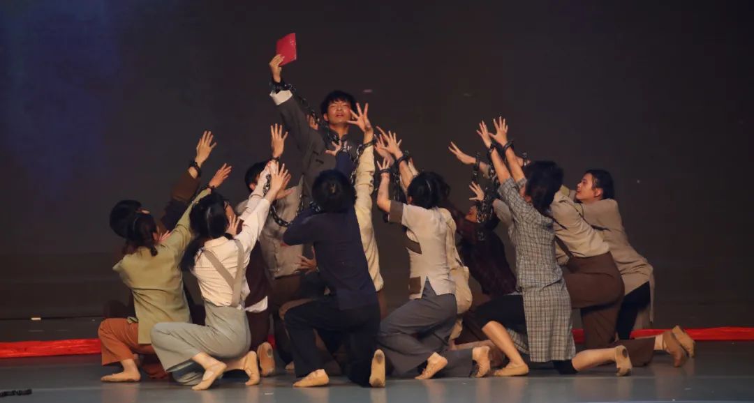 温暖！感动！却充满力量~特殊的日子，邀您见证这台没有明星的晚会！休闲区蓝鸢梦想 - Www.slyday.coM