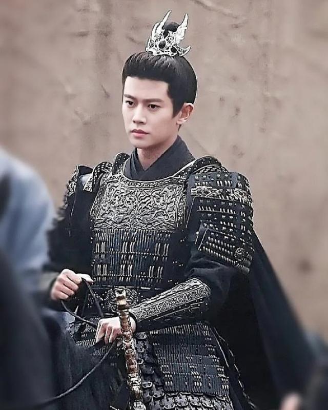 任嘉伦：古装界的扛把子，《请君》将军造型好帅，梦回周生辰休闲区蓝鸢梦想 - Www.slyday.coM