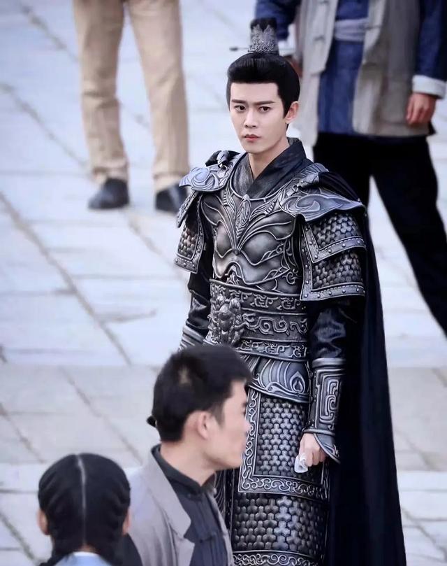 任嘉伦：古装界的扛把子，《请君》将军造型好帅，梦回周生辰休闲区蓝鸢梦想 - Www.slyday.coM