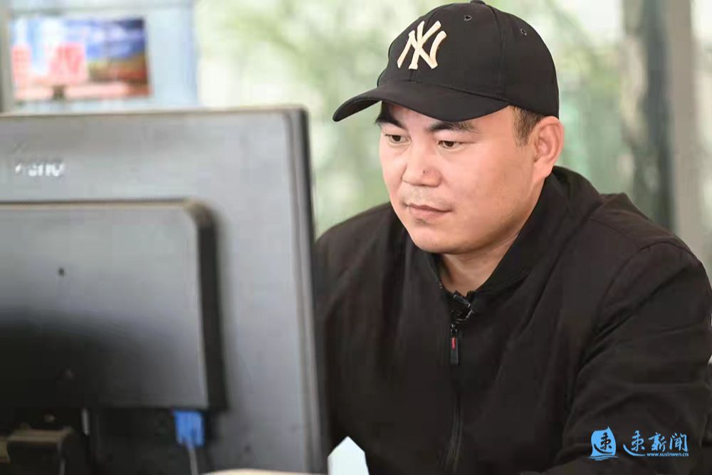 老兵的关爱》为题,讲述了宿迁淘宝店主杨伟因为发自内心地尊崇英雄