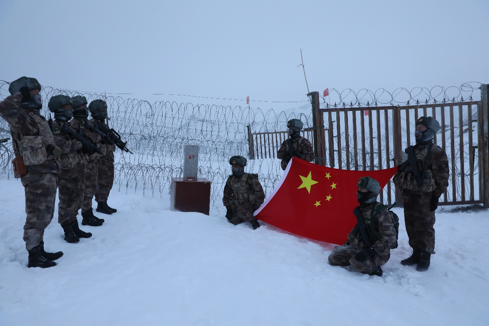 六中全会精神在军营丨苏约克边防连官兵在巡逻中体悟党的十九届六中