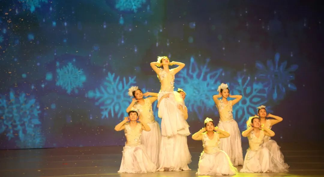 温暖！感动！却充满力量~特殊的日子，邀您见证这台没有明星的晚会！休闲区蓝鸢梦想 - Www.slyday.coM