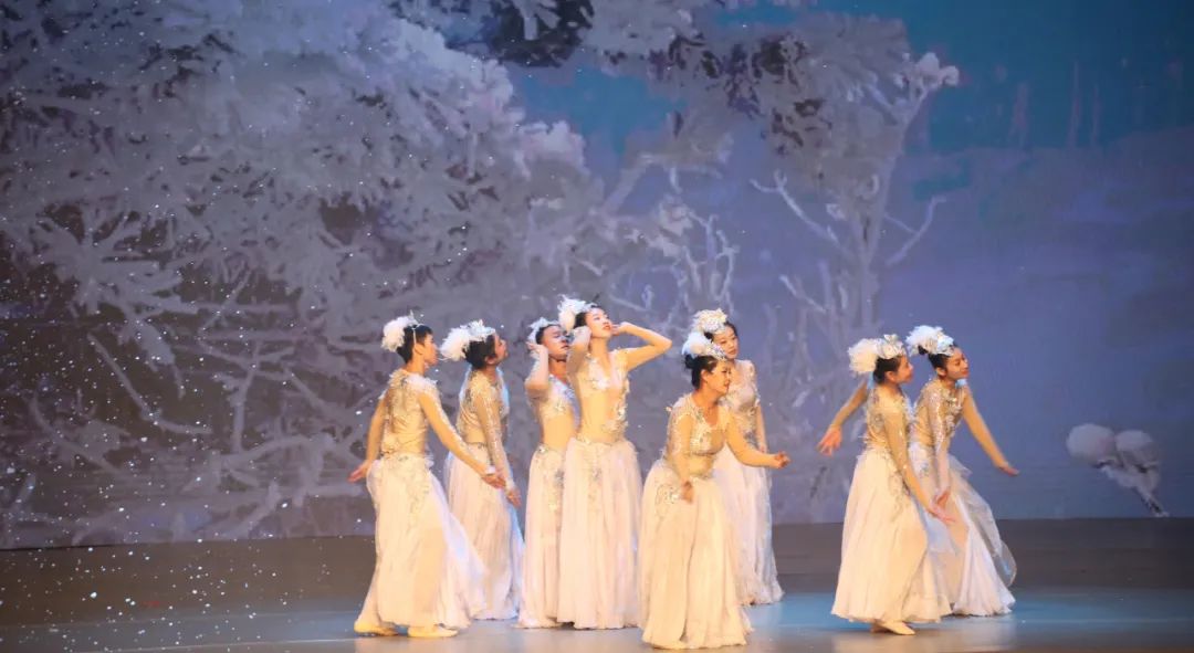 温暖！感动！却充满力量~特殊的日子，邀您见证这台没有明星的晚会！休闲区蓝鸢梦想 - Www.slyday.coM