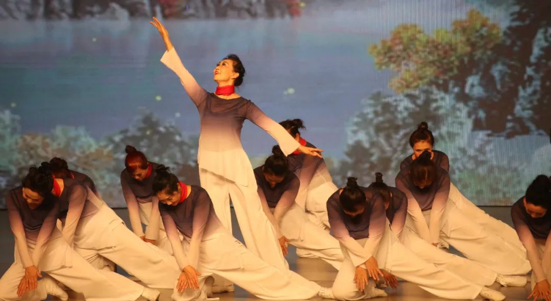 温暖！感动！却充满力量~特殊的日子，邀您见证这台没有明星的晚会！休闲区蓝鸢梦想 - Www.slyday.coM