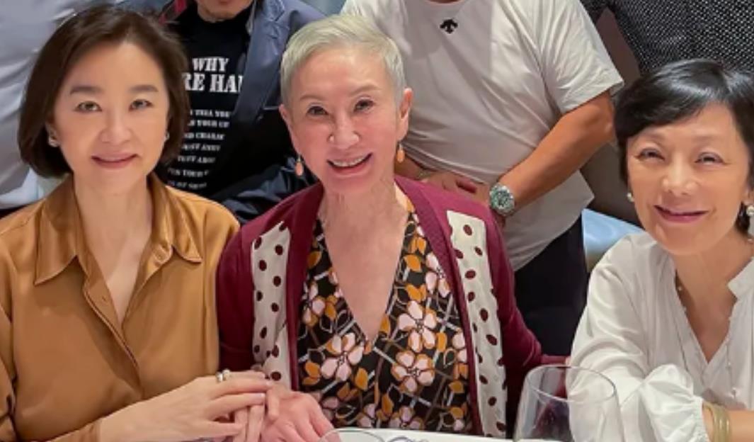 林青霞与施南生曾志伟聚会一同悼念老戏骨石天颜值气质依然抗打