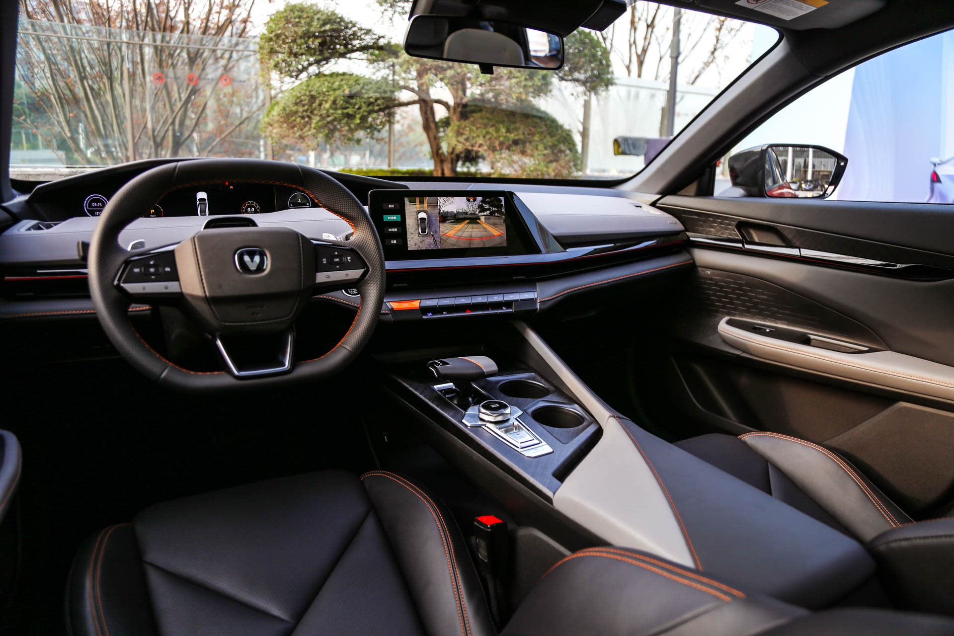 电动尾翼 弹射,声浪都安排上 静态体验长安uni-v-新浪汽车