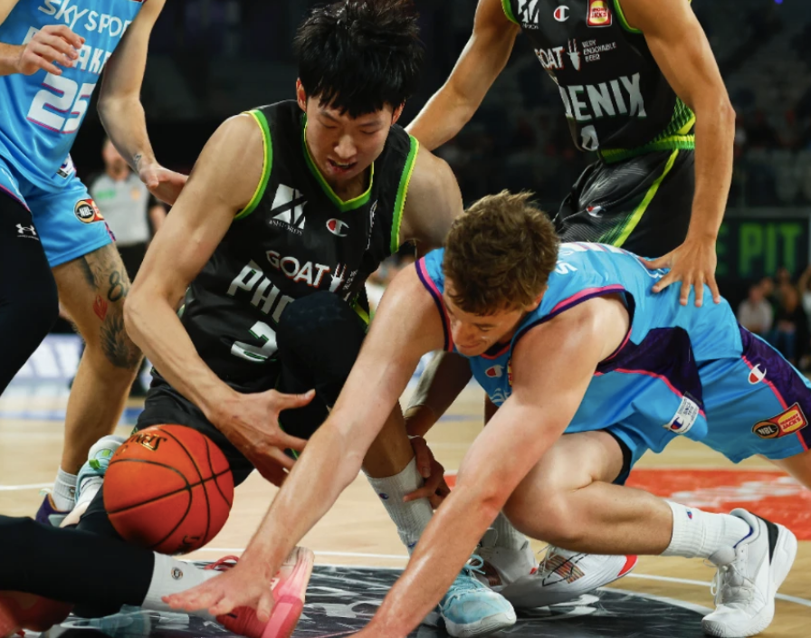 NBL常规赛首秀！周琦填满数据栏，现场球迷送上4字中文标语休闲区蓝鸢梦想 - Www.slyday.coM