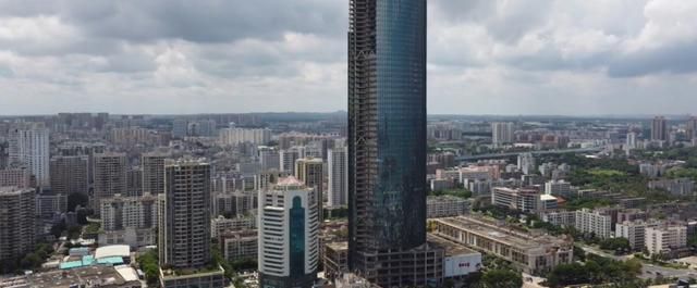 海口市最高楼时代自贸广场,建成封顶至今都是海南最高烂尾楼|海南