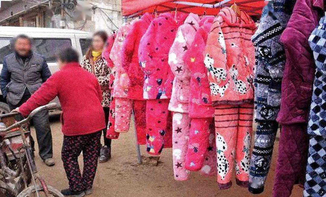 秋冬新时尚？南方人身上这件丑衣服，北方人或许看完“男默女泪”休闲区蓝鸢梦想 - Www.slyday.coM