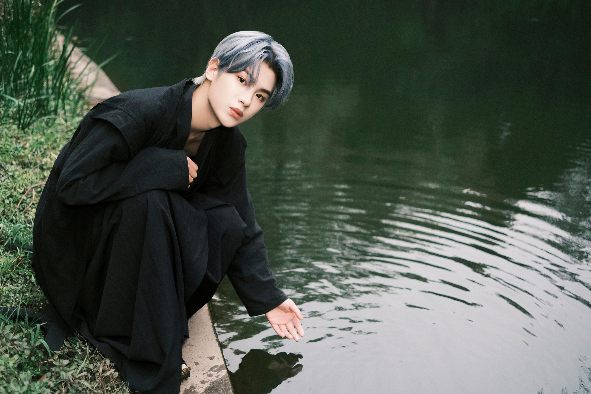 黄明昊|枫叶树|新图_新浪新闻