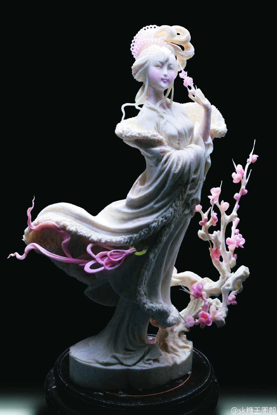 糖王周毅的手手里的芋头芋头