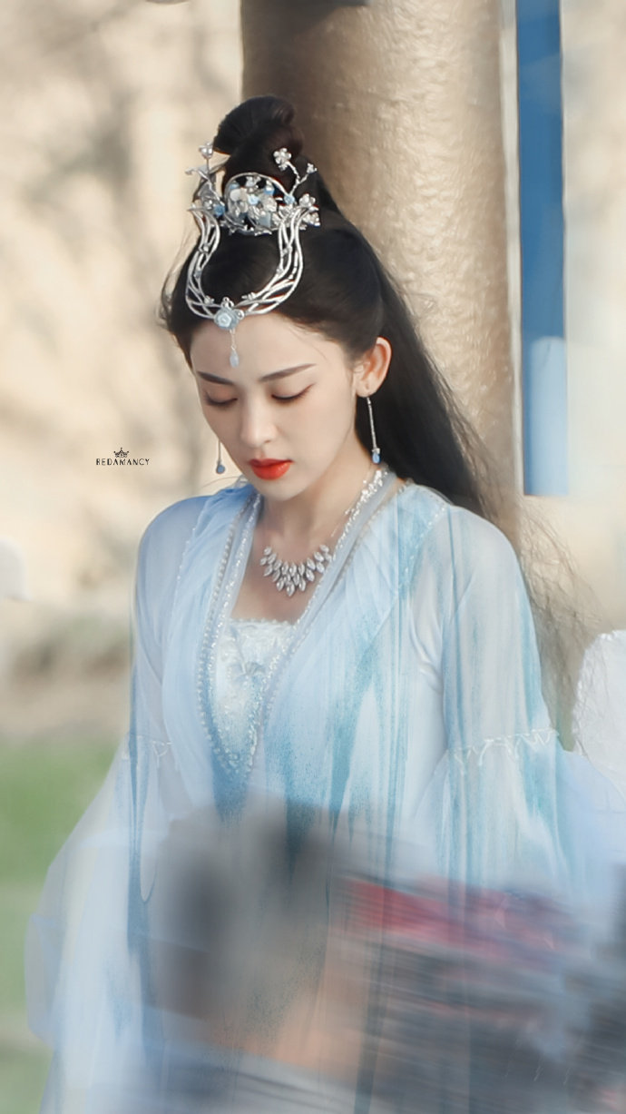 娜扎《雪鹰领主》路透图 水蓝色古装,清爽干净……|古力娜扎|雪鹰领主