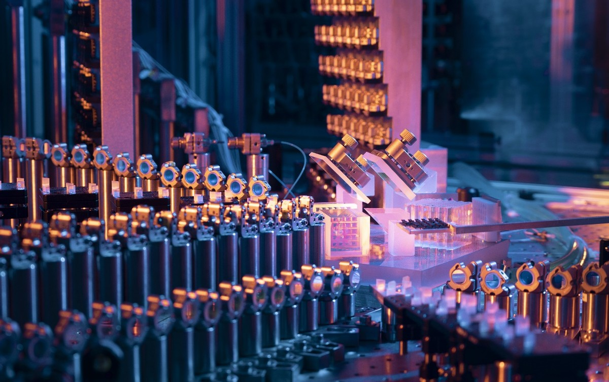 碾压谷歌100亿倍中国量子计算机多牛高斯玻色取样仅200秒