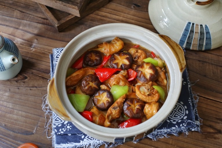 经典做法香菇炖鸡,营养滋补,鲜气扑鼻,好吃下饭,百吃不腻|鸡腿|香菇