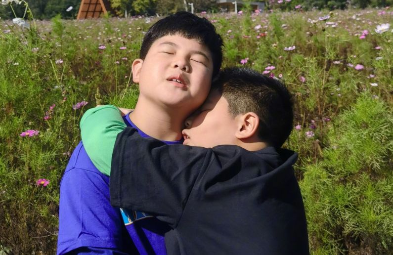 安吉小鱼儿兄弟俩胖成球胡可生日发动态愿望太过于现实