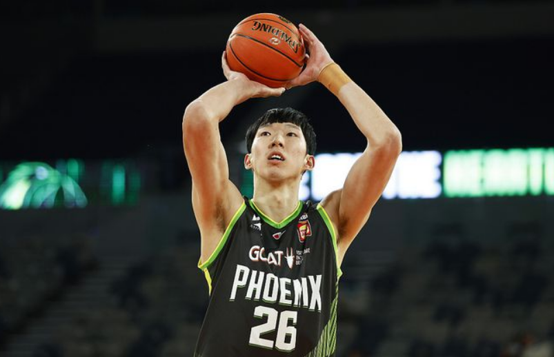 NBL常规赛首秀！周琦填满数据栏，现场球迷送上4字中文标语休闲区蓝鸢梦想 - Www.slyday.coM