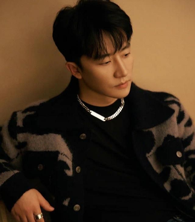 黄轩和女友秀恩爱和白百何张思麟聚餐白百何醉酒失态耍脾气