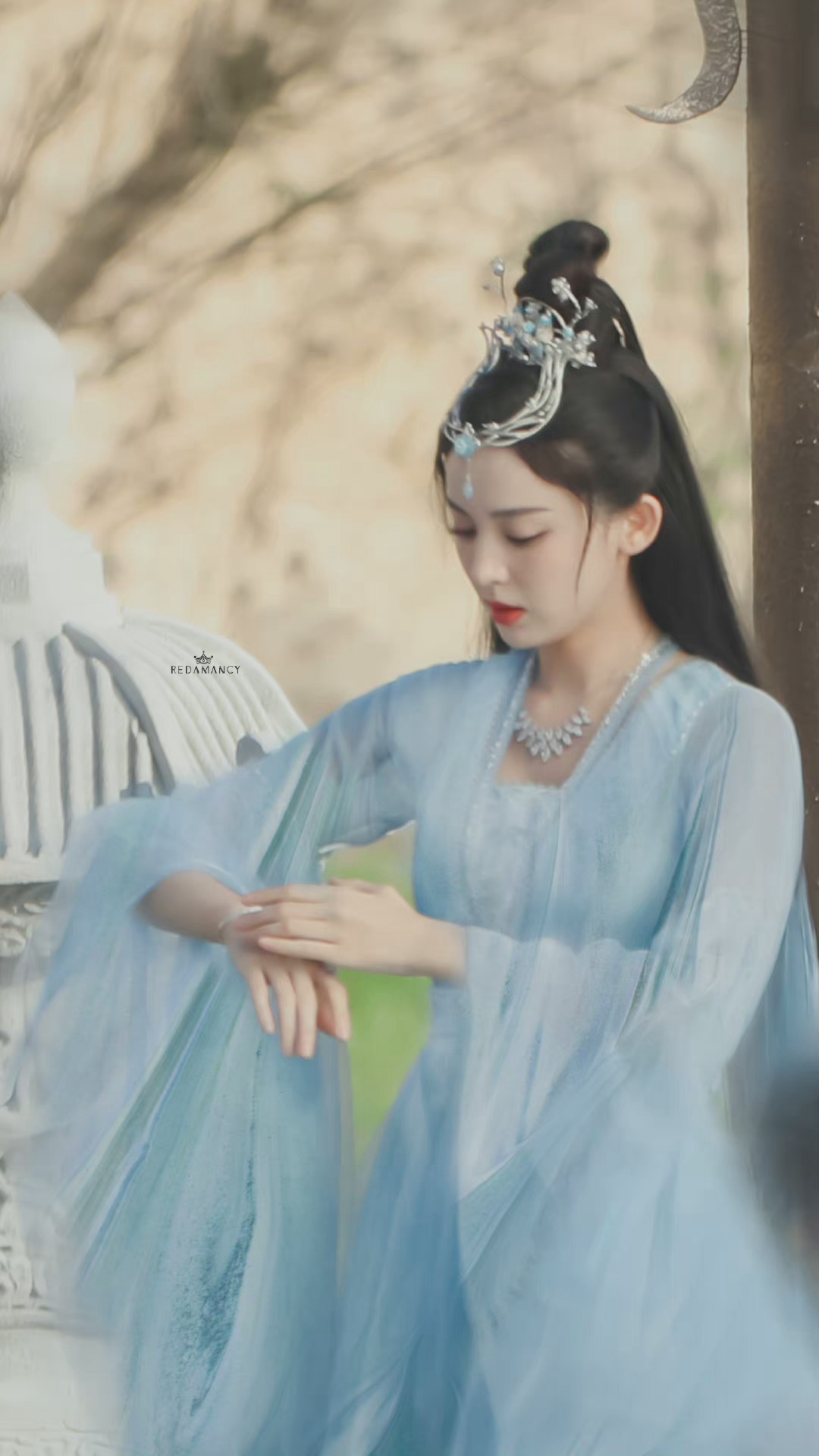 雪鹰领主古力娜扎最新造型路透蓝色纱裙好仙好美