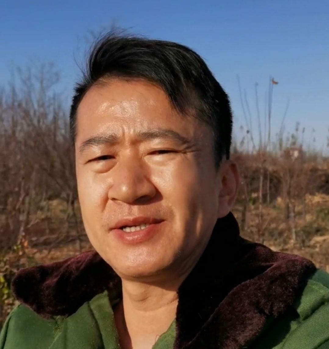 明星也没有钱结婚李嘉明40岁仍单身曾给患癌父亲治病花光积蓄