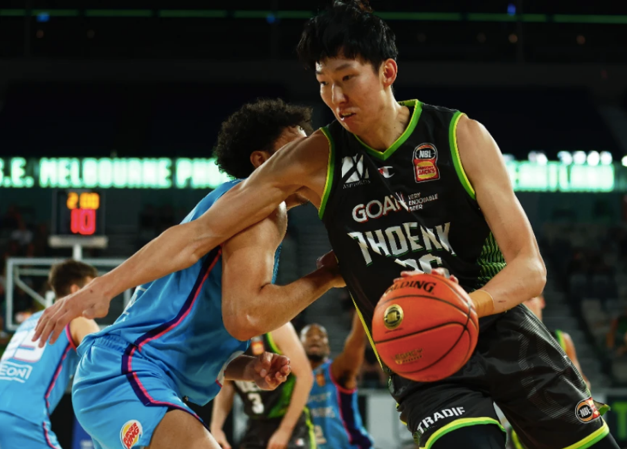 NBL常规赛首秀！周琦填满数据栏，现场球迷送上4字中文标语休闲区蓝鸢梦想 - Www.slyday.coM