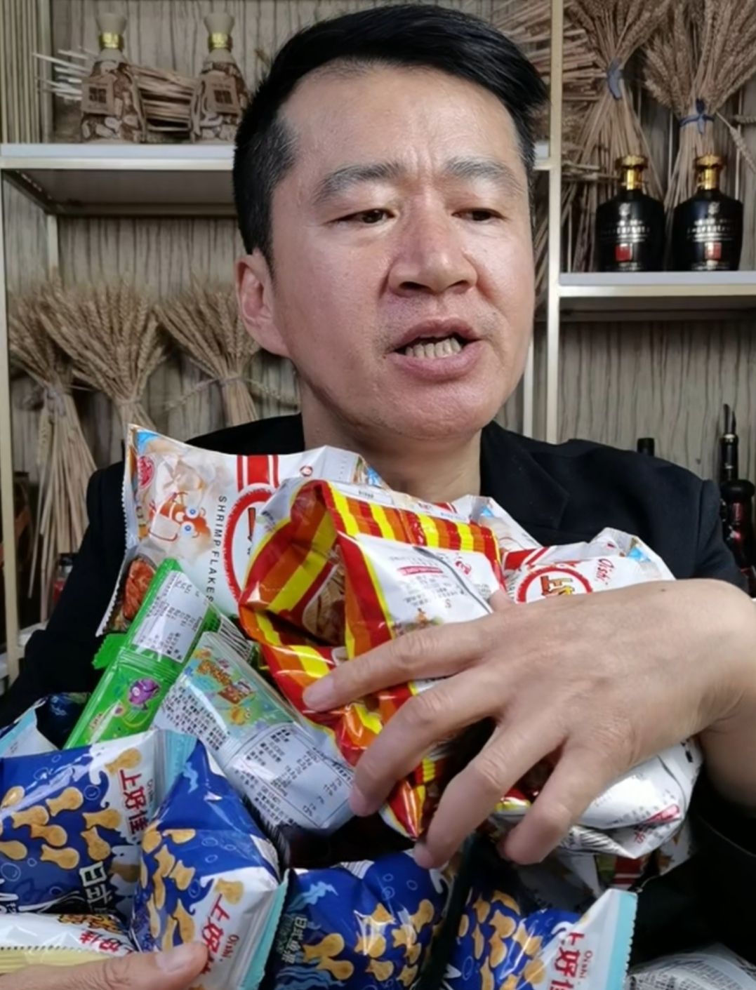 明星也没有钱结婚李嘉明40岁仍单身曾给患癌父亲治病花光积蓄