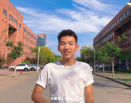 ▲乌力杰觉得任何人都可以用手语说唱来表达自己。受访者供图