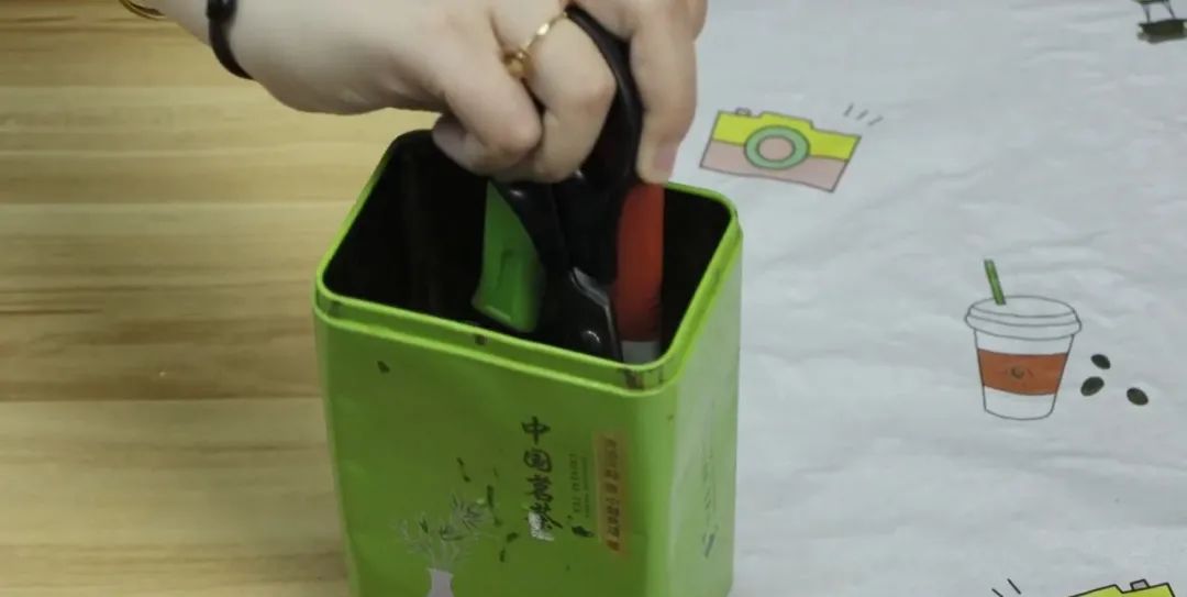 你家有废旧铁皮茶叶盒吗?
