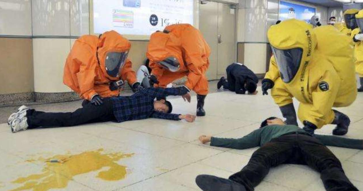 日本地铁沙林毒气图片