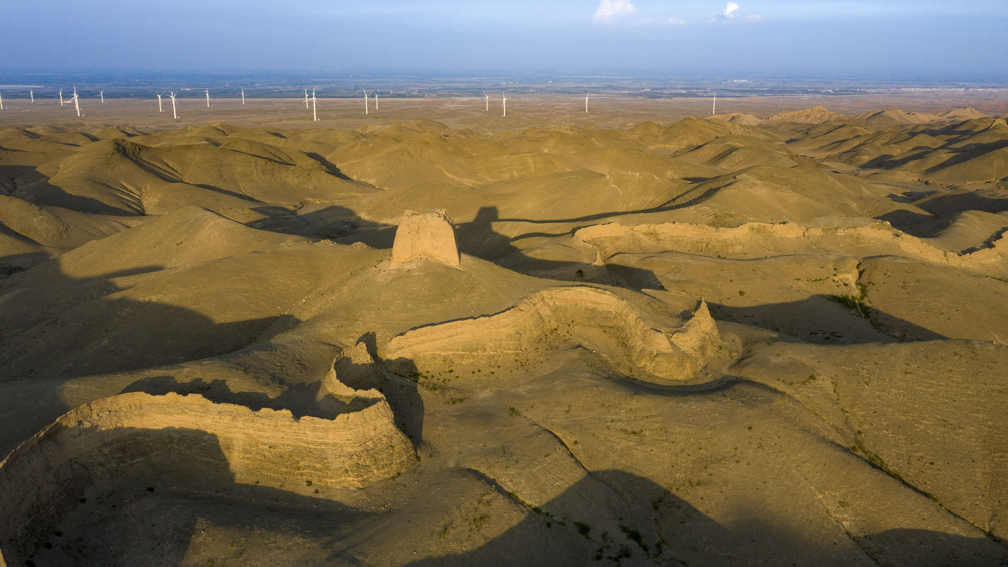 宁夏:攀爬非参观游览区长城将被罚款