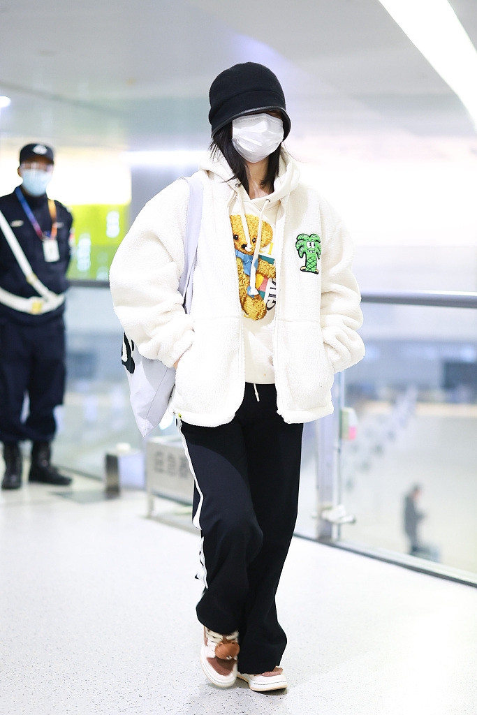 谢娜现身机场证明没有被快乐大本营放弃快乐家族全员回归