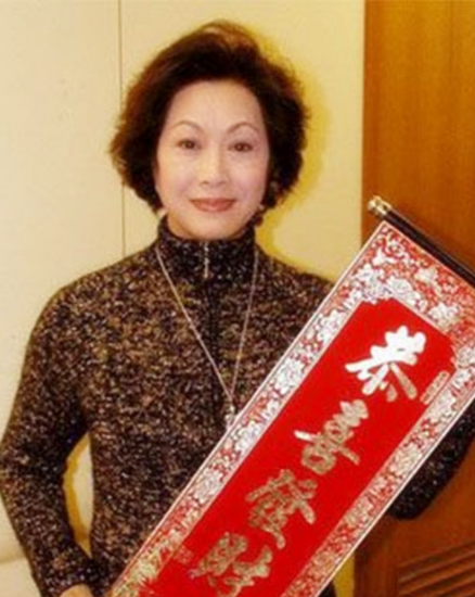 13,庄母扮演者南红庄梦蝶的母亲,一个慈母,是一个十分传统的封建妇女.