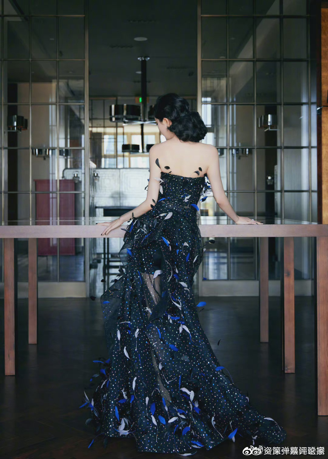 海市和大幂幂的背影一样让人称叹绝美!|杨幂_新浪新闻