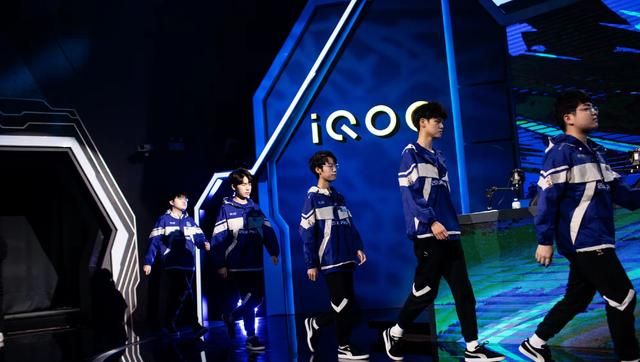 estar官博晒“全家福”,3位老板齐聚KPL现场,不夺冠SK很难收场休闲区蓝鸢梦想 - Www.slyday.coM estar官博晒“全家福”,3位老板齐聚KPL现场,不夺冠SK很难收场休闲区蓝鸢梦想 - Www.slyday.coM