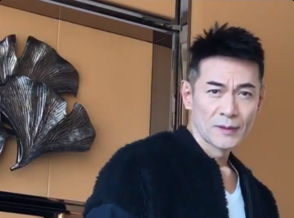 tvb名演员江华近况罕曝光!发型锡纸烫身材消瘦,曾患抑郁症隐退