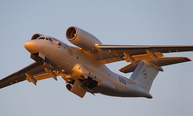 肩扛发动机的飞机,苏联安-72短距起降运输机|运输机|起降|飞机_新浪