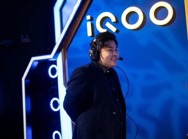 estar官博晒“全家福”,3位老板齐聚KPL现场,不夺冠SK很难收场休闲区蓝鸢梦想 - Www.slyday.coM estar官博晒“全家福”,3位老板齐聚KPL现场,不夺冠SK很难收场休闲区蓝鸢梦想 - Www.slyday.coM