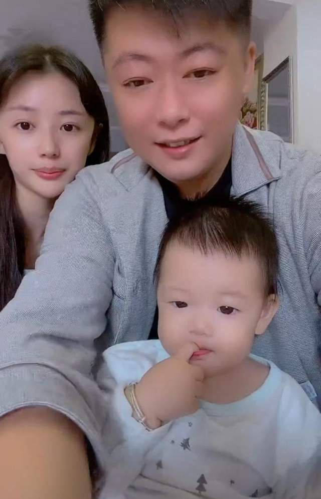 谢永强一家三口同框,小12岁娇妻大病初愈瘦好多,宝