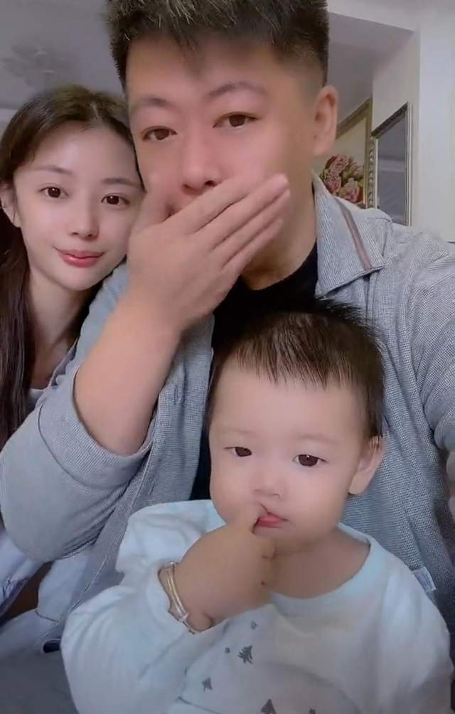 谢永强一家三口同框,小12岁娇妻大病初愈瘦好多,宝