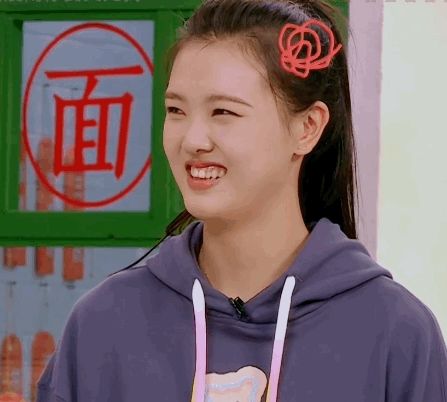 赢德人物张常宁向大伙发来一波笑容攻势