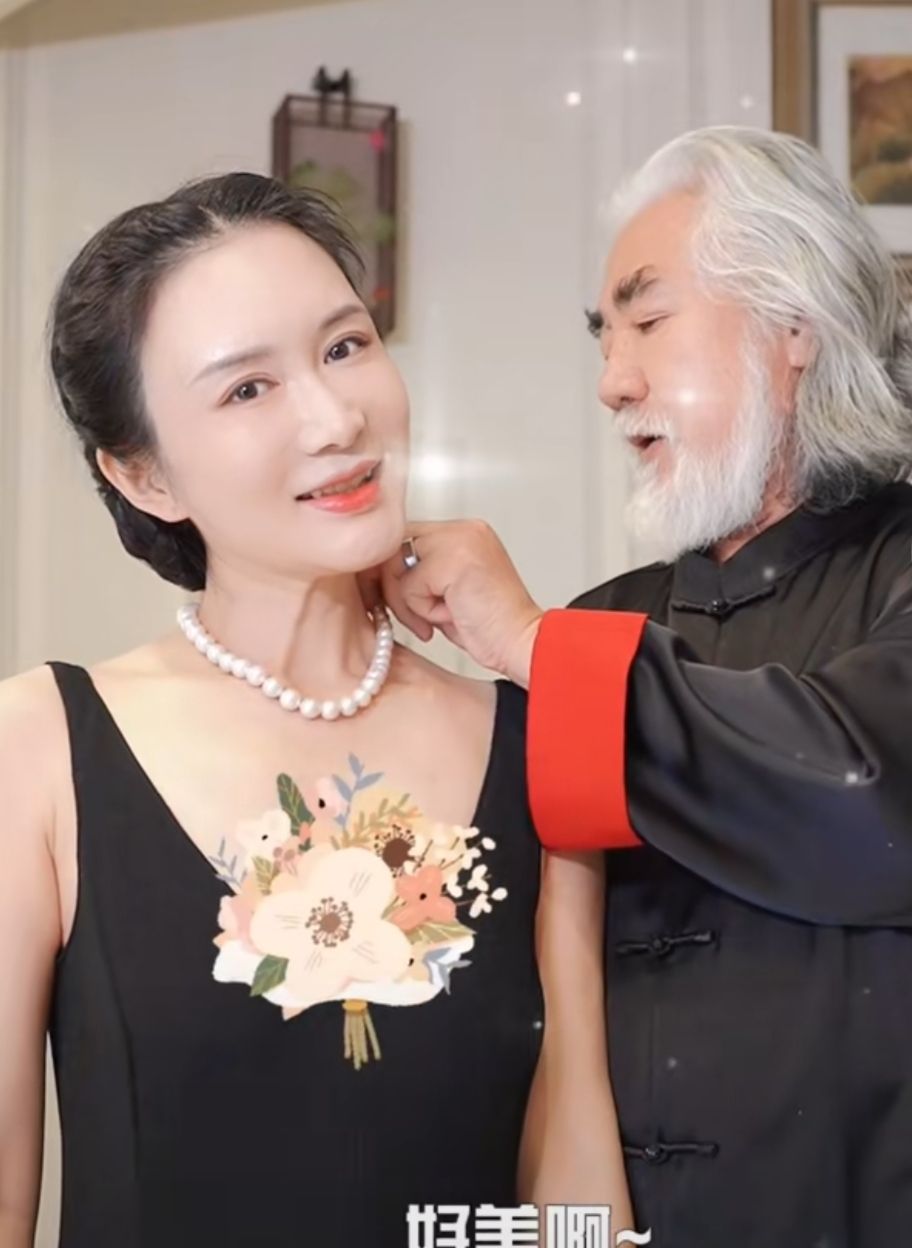 张纪中与小娇妻秀恩爱网友问他如何称呼岳父岳母答案有点尴尬