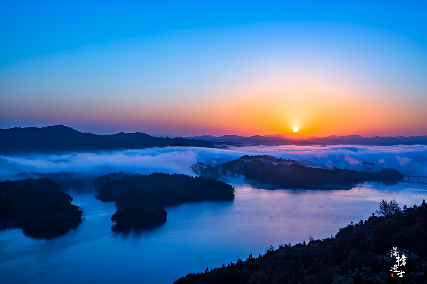 江西新余仙女湖龙王阁赏绝美日出冬日里云海翻腾让人惊艳