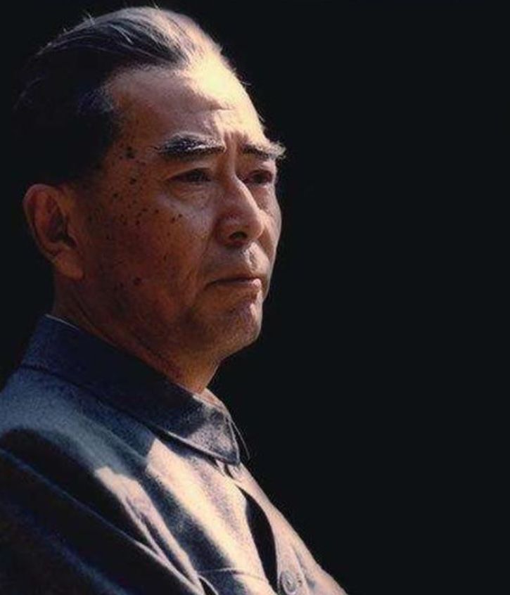 演了一辈子周总理,戏骨王铁成拍完最后一部电影,剃发退出影坛|王铁成