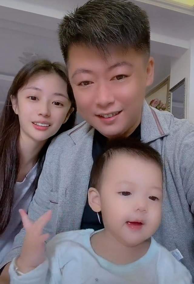 谢永强一家三口同框,小12岁娇妻大病初愈瘦好多,宝