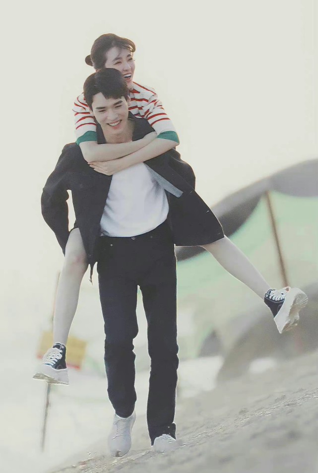 龚俊乔欣新剧预告照片曝光海边牵手cp感满满龚俊太有男友力