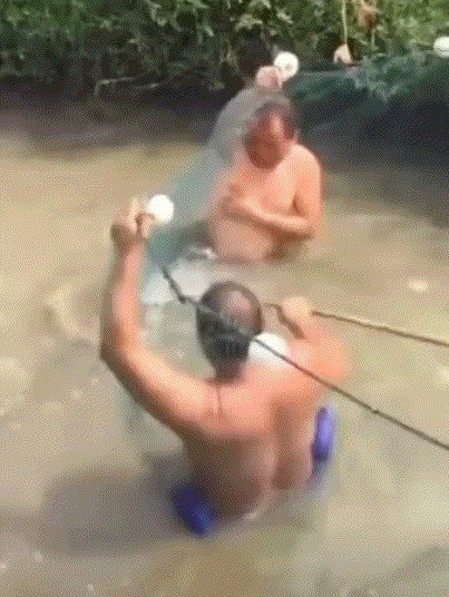 这是我见过在夜场玩最野的（820期）休闲区蓝鸢梦想 - Www.slyday.coM