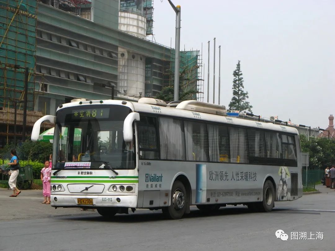 81路SWB6120KHV2-3（S2C）型客车，东昌路（魏家钧 摄）