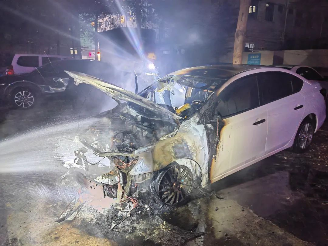 中山一轿车深夜着火这些问题值得警惕