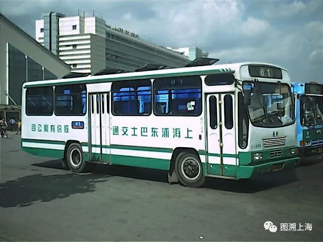 81路PK6970GCC（GC）型客车，东昌路（朱达艺 摄）