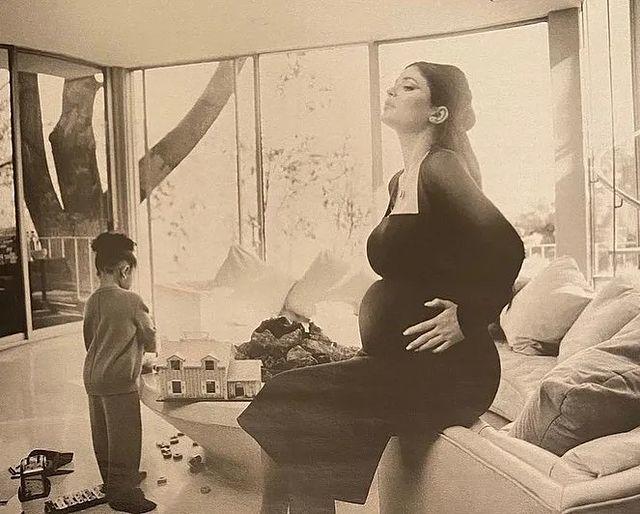 凯莉詹娜悲剧发生后消失大量孕照却流出有爱的一家四口